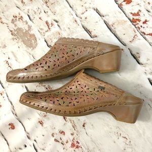 Pikolinos Romana Brandy Mules Size 39